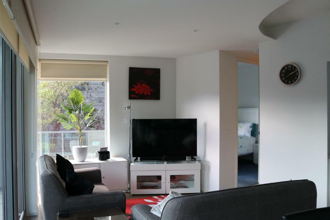 130 At The Waves Apartment Cowes Exterior photo