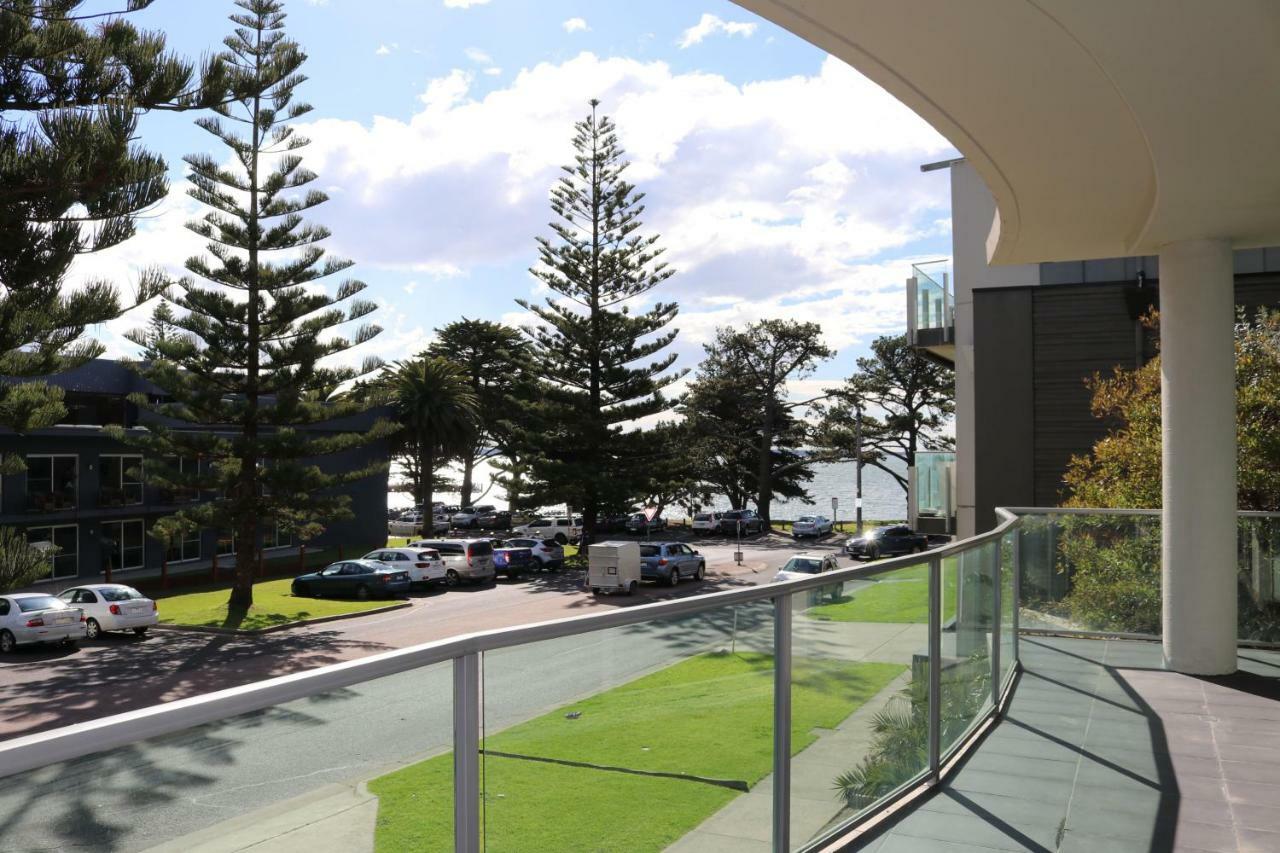 130 At The Waves Apartment Cowes Exterior photo